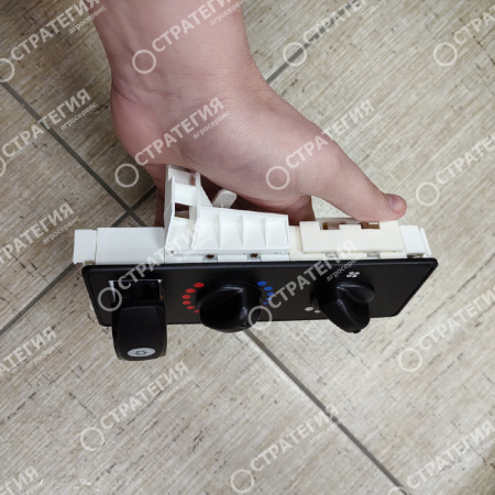 746246 Блок управления климатом (с клавишей кондиционера) MANITOU MLT-735 (Маниту) актуальное фото