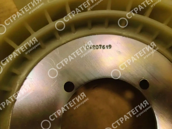 10000989 Вентилятор (трактор Terrion АТМ 4200 / 5200)